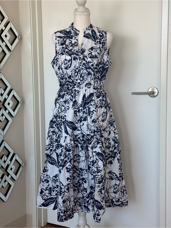 Lapogee Dresses & Skirts - NWT Sleeveless Navy Floral Midi Dress - Size L
